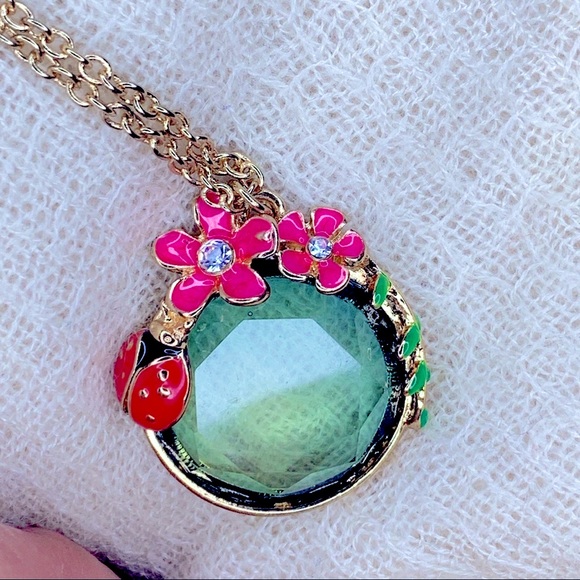 ❤️Seller’s Pick❤️ Green Resin Enamel Flowers Beetle Leaves Pendant Necklace - Picture 4 of 10